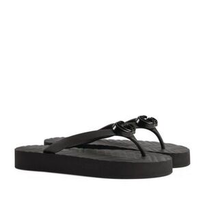 GUCCI Pascar Flip Flops in Chevron Rubber Black